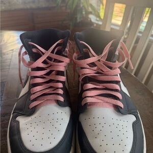 Nike Men’s Black and White Athletic Sneakers with Pink Laces